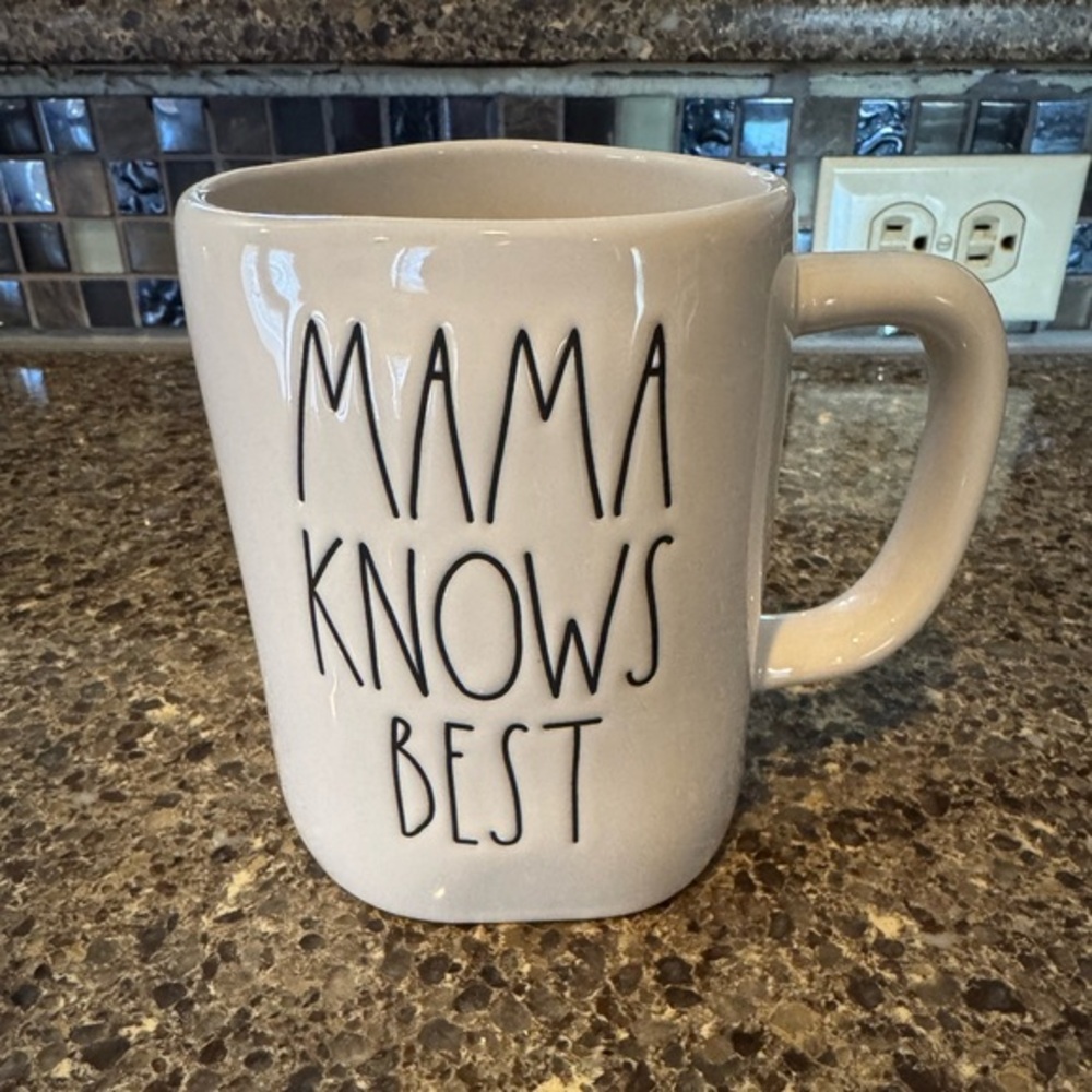 Rae Dunn~"MAMA KNOWS BEST"~Ivory Coffee Mug